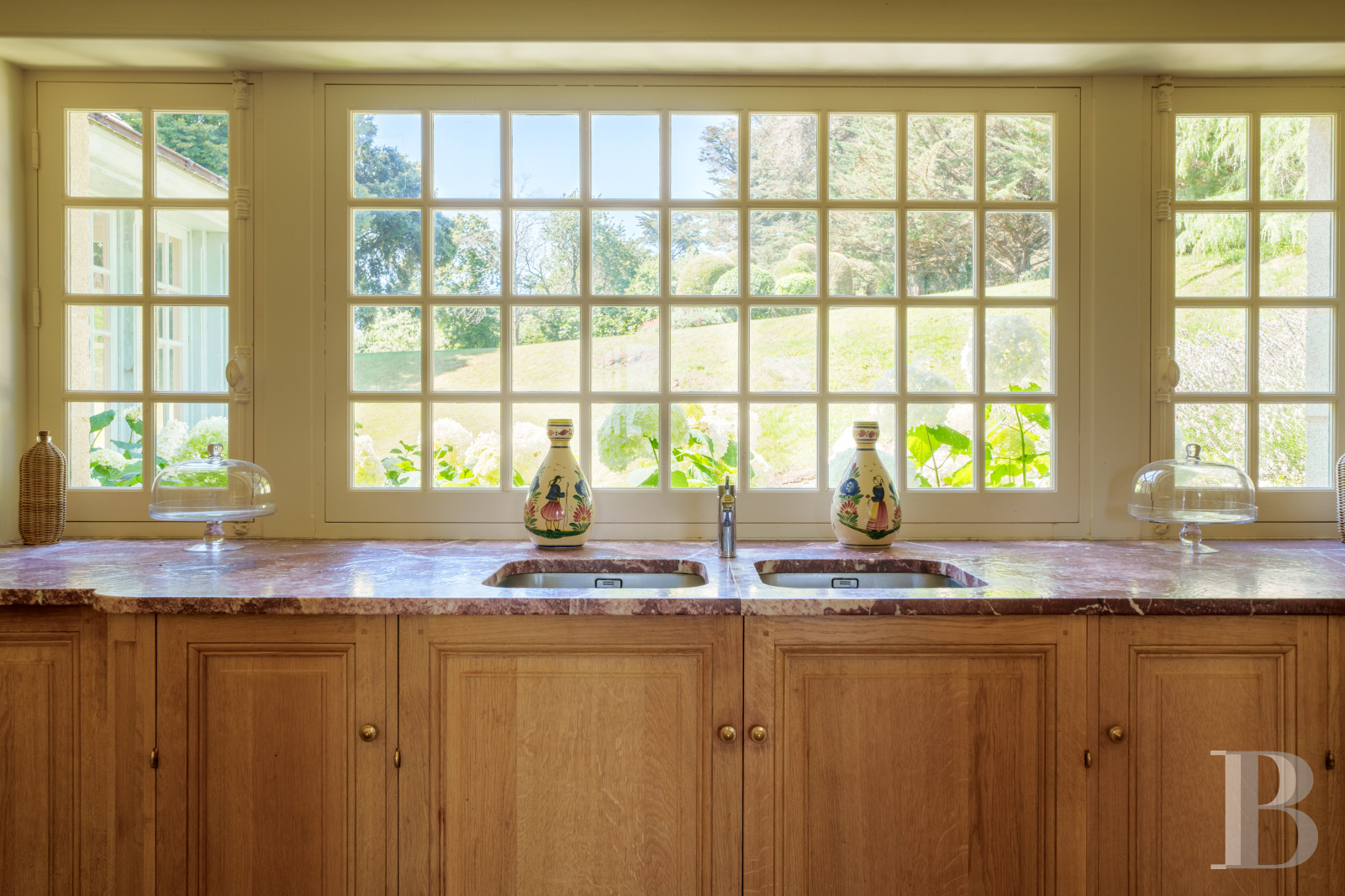 À Arradon, dans le golfe du Morbihan, une île privée de douze hectares et ses deux maisons - photo  n°16